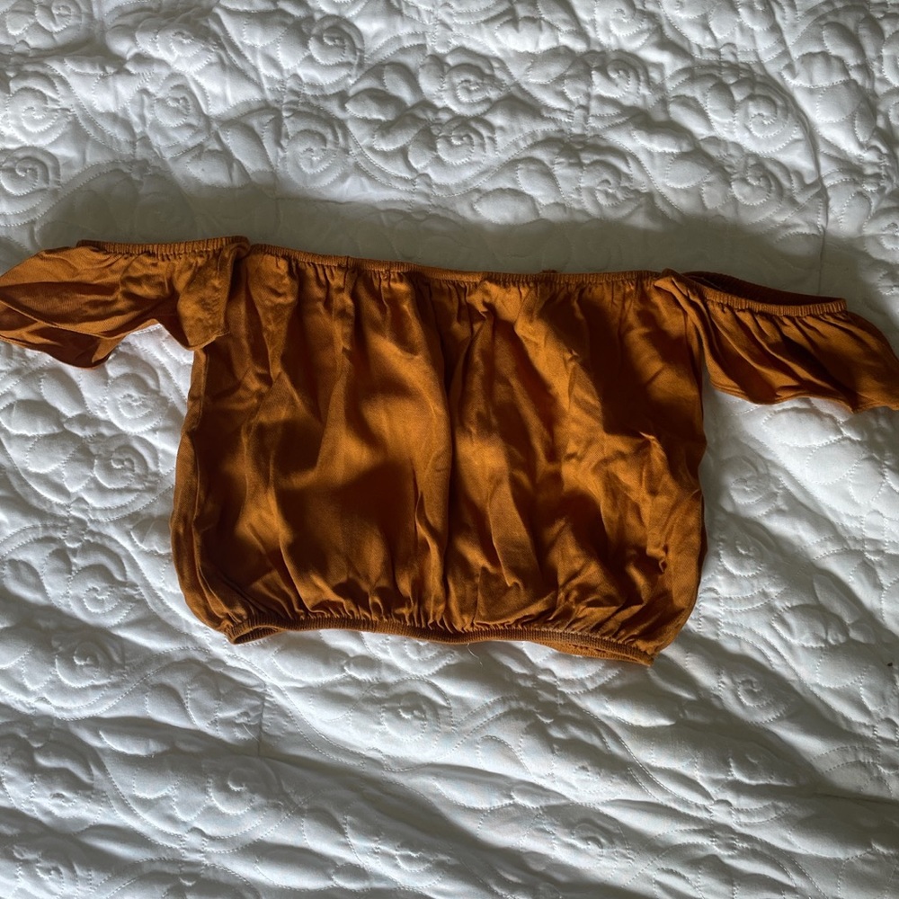FOREVER 21 burnt orange off the should crop top